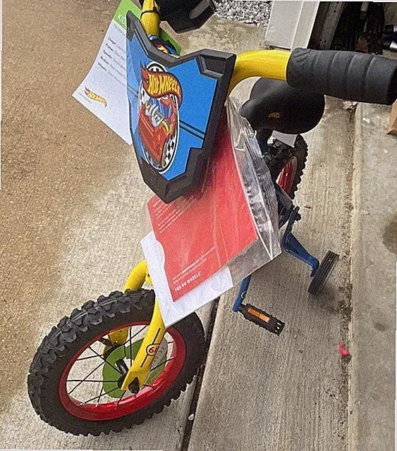 Hot Wheels Kids Bike 12 in Wheels w/ Training Wheels Yellow Blue Red Black